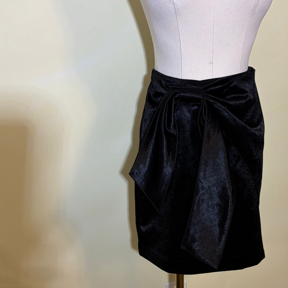 MinkPink Women’s Black Velvet Satin Bow Mini Skirt M